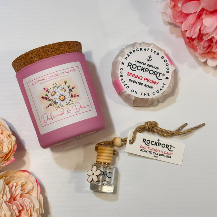 Products in Driftwood & Daisies gift set by Rockport Candle
